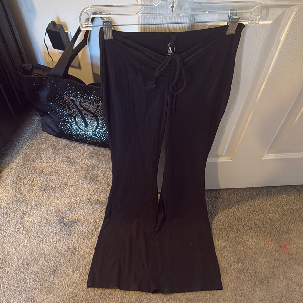 Skims bell bottom pants